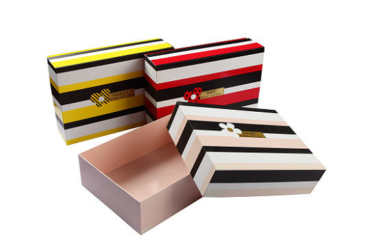 Vakum emme besleme yöntemi Dondurma kağıt fincanı yapma makinesi 1500 kg makine ağırlığı ile kararlı bir çıkış sağlar