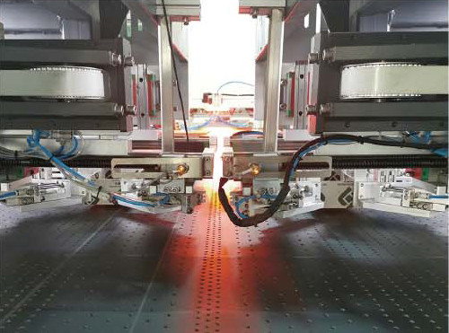 2 in 1 Yüksek Hızlı Çift Başlı Karton Kutusu Katı Kutusu Yapımcı Makinesi