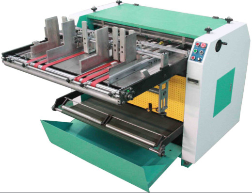 Otomatik yarıklama makinesi Karton yarıklama makinesi İki yönlü hassas konumlandırma V kesme makinesi Hız 32pcs/min