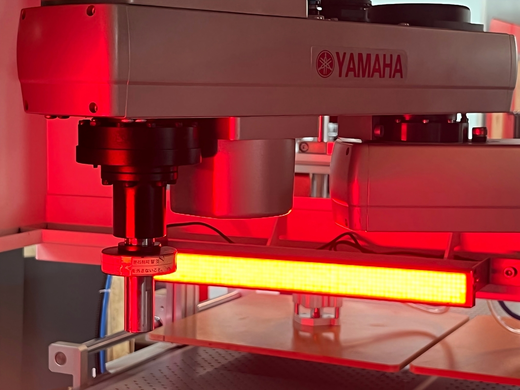 Otomatik Çift Pozisyonlama Kağıt Besleme Makinesi Kozmetik Kutular Hediye Kutuları Mücevher Kutuları Kağıt Kağıt