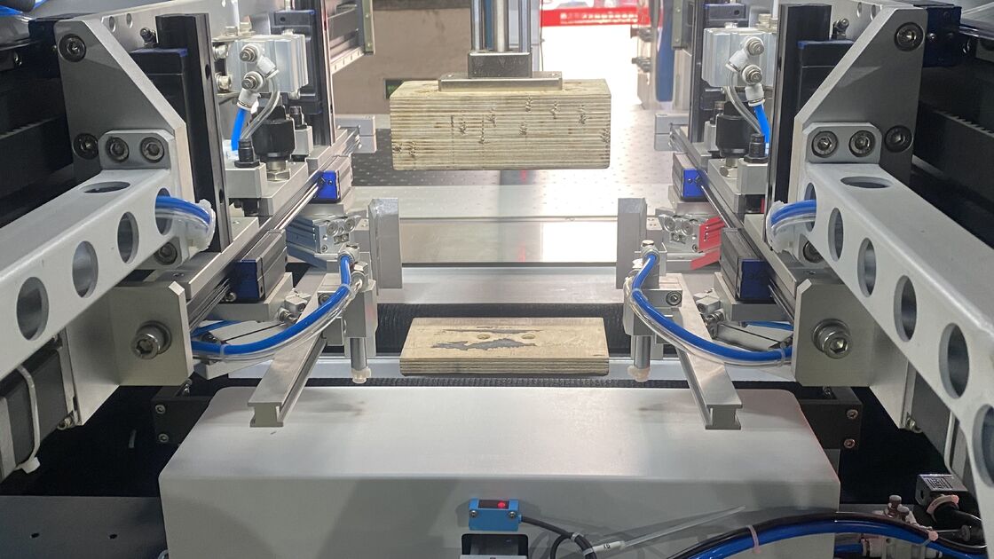 Çift besleme Çift şekillendirme Sert Kutusu Yapma Makinesi Hızlı Yüksek Hassasiyetli Tam Servo Kontrolü