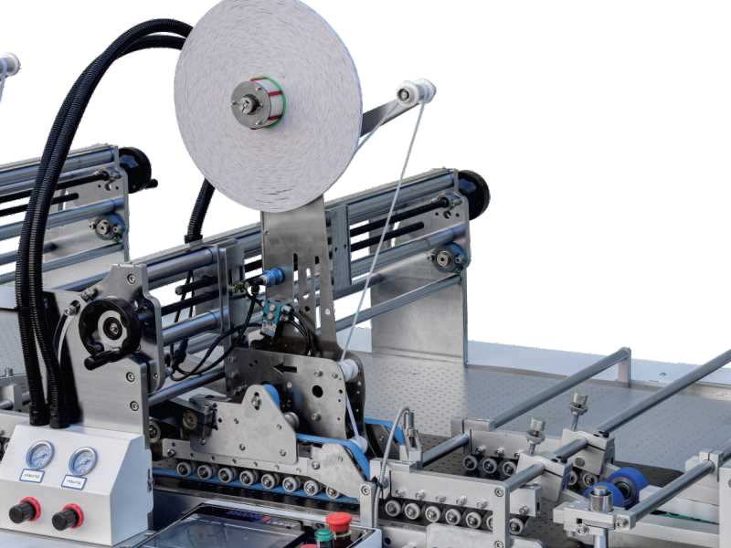 LY-1450WG-900 Çok Fonksiyonlu Fermuarlı Kutu Yapıştırıcı Çift Taraflı Yapışkan Makine Çoklu Kutu Uyumluluğu Tüm Fermuarlı Kartonlar Geniş Boyut Aralığı Kağıt Karton Desteği Özelleştirilebilir Bant Genişliği
