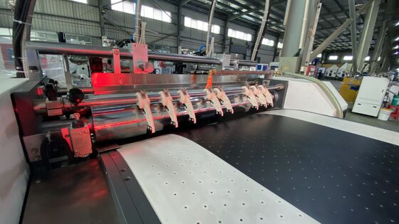 Çift besleme Çift şekillendirme Sert Kutusu Yapma Makinesi Hızlı Yüksek Hassasiyetli Tam Servo Kontrolü